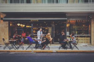 矯正中のコスパ重視で知っておきたい食事の外食時注意点は？